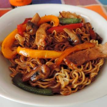 Fideo Frito con Cerdo y Verduras